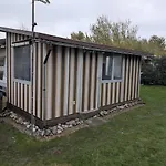 Wohnwagen Mit Feststehendem Vorzelt Фемарн