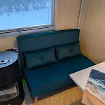 Campingplatz Wohnwagen Mit Feststehendem Vorzelt *