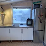 Wohnwagen Mit Feststehendem Vorzelt Κάμπινγκ