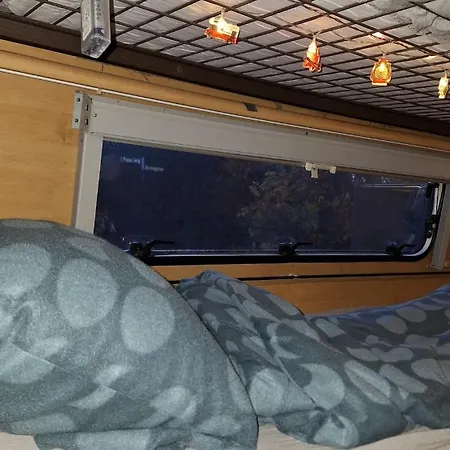 Wohnwagen Mit Feststehendem Vorzelt 营地 费马恩