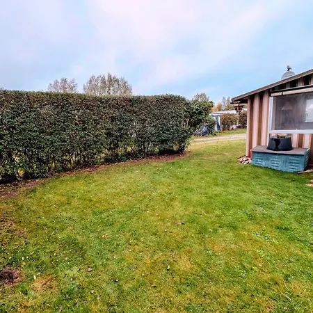 Wohnwagen Mit Feststehendem Vorzelt Campingplatz