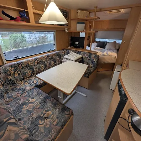 Wohnwagen Mit Feststehendem Vorzelt * Fehmarn