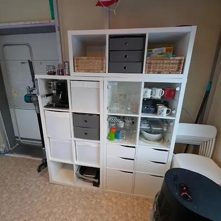 Wohnwagen Mit Feststehendem Vorzelt Campingplatz