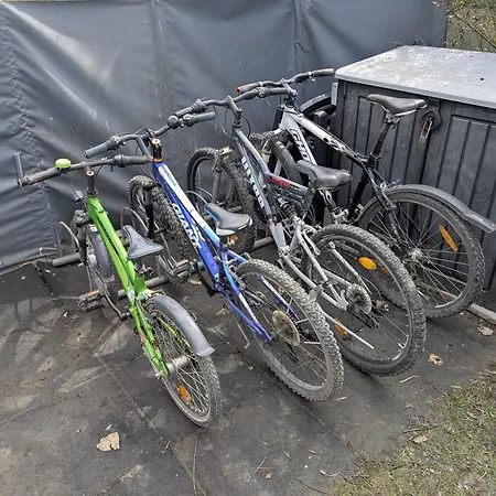 Wohnwagen Mit Feststehendem Vorzelt 营地 费马恩