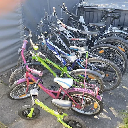 营地 Wohnwagen Mit Feststehendem Vorzelt