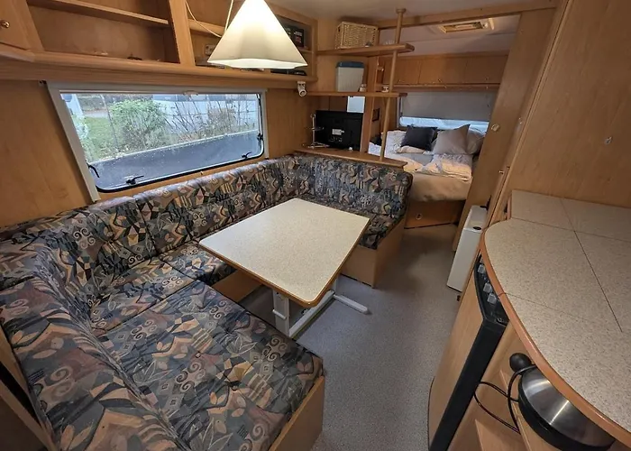 Wohnwagen Mit Feststehendem Vorzelt Campingplatz Fehmarn