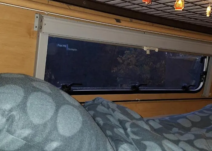 Wohnwagen Mit Feststehendem Vorzelt Campingplatz Fehmarn