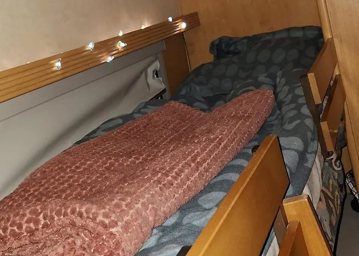 Wohnwagen Mit Feststehendem Vorzelt Campingplatz *