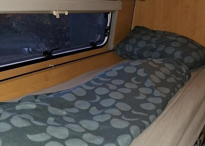 Wohnwagen Mit Feststehendem Vorzelt Campingplatz *