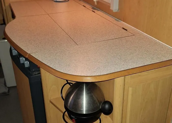 Campingplatz Wohnwagen Mit Feststehendem Vorzelt Fehmarn