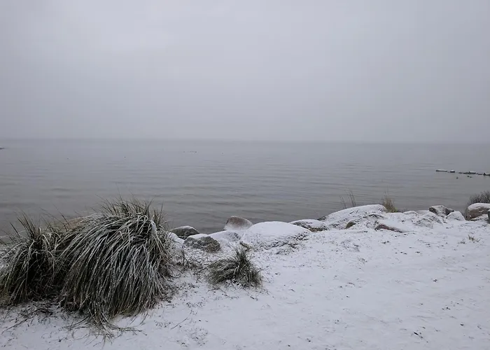 Wohnwagen Mit Feststehendem Vorzelt *